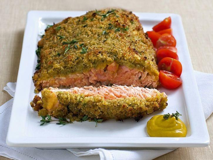 Salmone in crosta di senape e tortino di broccoletti