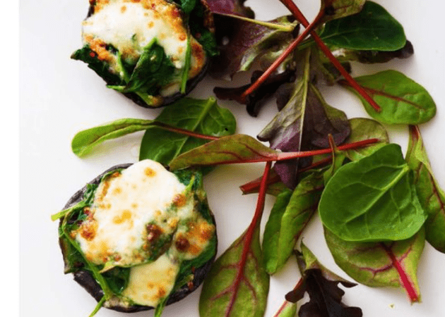 Funghi prataioli con mozzarella, pecorino e spinaci