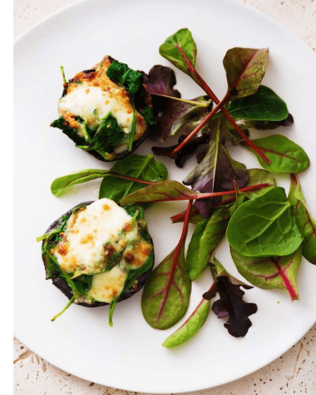 Funghi prataioli con mozzarella, pecorino e spinaci