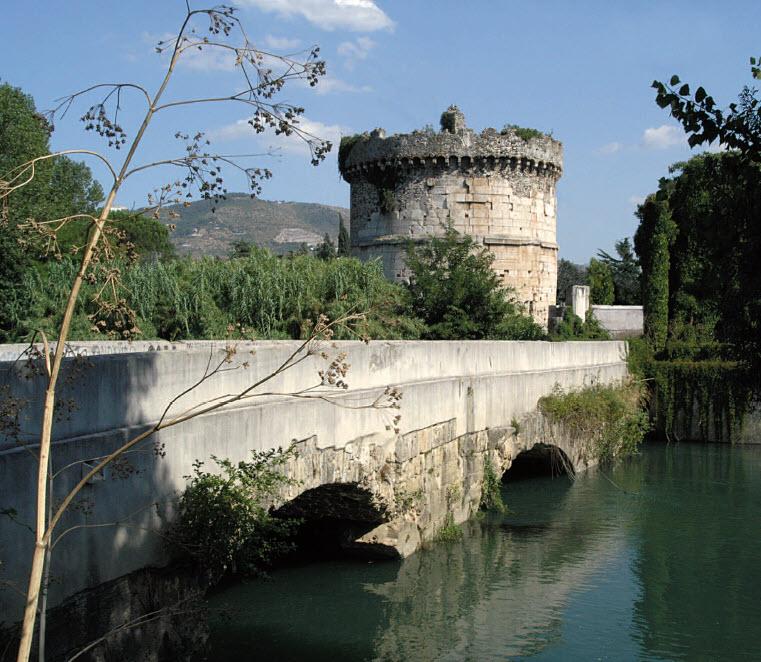 Dal fiume alle mura